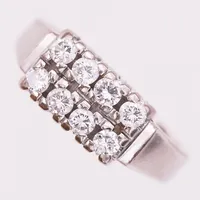 Ring med diamanter ca 8x0,04ct, Björkman & Magnell Hb Guldsmedsat 1976, stl: 14 ¼, bredd ca 3-7mm, 18K Vikt: 5,6 g