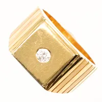 Ring, diamant ca0,23ct, stl 22¼, bredd 7,1-14,5mm, 21K  Vikt: 31,1 g