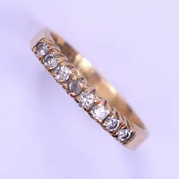 Ring med blandade stenar, varav delvis diamanter totalt ca 0,15ct, stl 16½, bredd 3mm, någon sten skadad, 18K  Vikt: 2,8 g