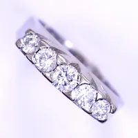 Ring med diamanter, totalt 0,75ct enligt gravyr, stl 17, bredd 4mm, 18K Vikt: 7,9 g