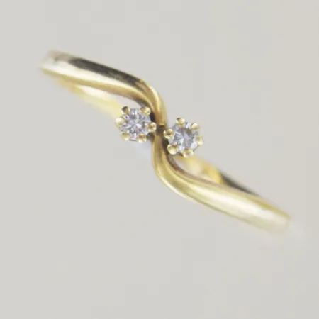 Ring med diamanter 0,08ct, Ø 20½ mm, 18K  Vikt: 2,4 g