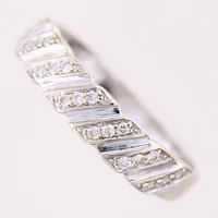 stämpla Ring med diamanter 21xca 0,01ct, bredd 3,4-5mm, vitguld, 18K Vikt: 3,7 g