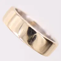 Ring, stl 16½, bredd 5,5mm, rödguld, vitguld invändigt, gravyr, 18K Vikt: 6,3 g