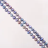 Pärlcollier med odlade pärlor, färgade, längd ca 148cm, bredd 7mm, saknar lås, bruttovikt: 80,2g
