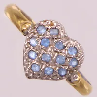 Ring, hjärta med ljusblå stenar, stl 17½, bredd ca 2-9,5mm, rödguld/vitguld, 18K  Vikt: 1,6 g