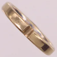 Ring, stl 16¼, bredd: 2,9mm, tvåfärgad, sten saknas, gravyr, 18K Vikt: 3,7 g