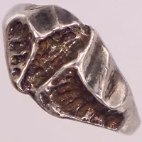 Ring, stl 17, bredd: 2-10,8mm, något ojämn skena, silver 925/1000 Vikt: 3,1 g