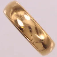 Ring,slät, stl 17½, bredd: 6mm, gravyr, 18K Vikt: 10,2 g