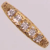 Ring med diamanter 5xca0,005ct 8/8 slipning, stl 18¼, bredd: 1,5-4,8mm, GHA, 18K  Vikt: 1,4 g