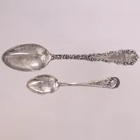 2 souvenirskedar, längd 97mm respektive 14,2cm, 925/1000 silver Vikt: 24,8 g