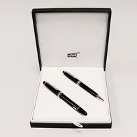 Ett set om Montblanc pennor, 1 reservoarpenna med stift i 14K, 1 kulspetspenna, företagslogga på klämma, etui. Vikt: 0 g
