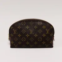 Neccesär Louis Vuitton, brun monogramcanvas, detaljer i gulmetall, 22x15x5cm, fläckar invändigt, inga tillbehör Vikt: 0 g