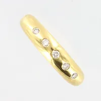 Ring med diamanter 5xca 0,03ct, stl 16, bredd 2-4mm, gravyr, 18K Vikt: 10,2 g
