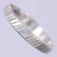 Ring, stl: 16¾, bredd: ca 3mm, 925/1000, silver Vikt: 1 g
