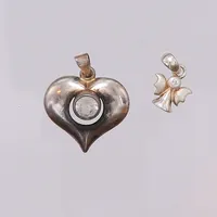 Två hängen, ängel och hjärta med sten, största mått 22mm, silver 925/1000  Vikt: 2,6 g