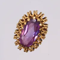 Ring med fasettslipad lila sten stl 16½ 3-26mm, 18K Vikt: 9,7 g
