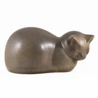 Lisa Larson: figurin katten Moses i grått. Den är c:a 15 cm hög och 30 cm lång. Stengods. Signerad LISA L. K-Studion Gustavsberg. Stämplad MADE IN SWEDEN. Skickas med postpaket.