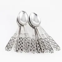 Prinsess i silver: tolv kaffeskedar (120 mm). Samtliga från Ceson. Kattfot 147,9g 830/1000 silver. Bruksskick