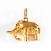 Solid (tvåbent) elefantberlock i 21K guld. Den är 15,2 mm lång inkl. ögla och väger 3,2g. Ostämplad. Densitetstestad.