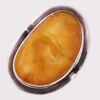 Ring, opak bärnsten, stl 18, spricka i sten, silver Vikt: 8,7 g