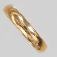 Ring, slät, Ø18½, bredd:3mm, gravyr, 18K. Vikt: 4,2 g