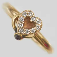Ring, Pandora, hjärta med diamanter 10xca0,01ct, Ø16, bredd:2,2-7mm, höjd:7,5mm, 14K. Vikt: 4,8 g