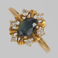 Ring, carmosé, ovalslipad safir samt  briljantslipade diamanter 6xca0,03ct, Ø17¼, bredd: 2-13mm, 18K Vikt: 2,7 g