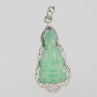Hänge, Buddha, grön sten, möjligen jade, diamanter 10 x ca. 0,01ct, 40x17mm, vitguld, 18K Vikt: 4,6 g