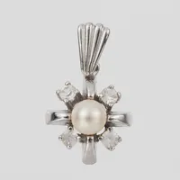 Hänge med pärla och stenar, höjd 24 mm, silver. Vikt: 3,2 g