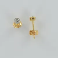 Ett par örhängen med diamanter totalt ca 0,07ct, 14mm, 18K  Vikt: 0,8 g
