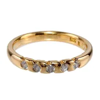 Ring, 18K guld, vita stenar, Guldsmed Rolf Nilsson (OWN), Kristianstad, Ø16¼ mm, bredd 2,5 mm Vikt: 3,1 g