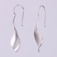 Ett par örhängen, längd ca 4cm, bredd ca 10mm, GHA 925/1000 silver Vikt: 4 g