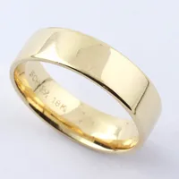 Ring, stl ca 18 2/3 mm, bredd ca 6 mm, SCH 18k Vikt: 7,1 g