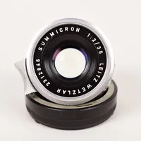Objektiv Summicron 1:2/35, serienummer 2312846, Leitz, Wetzlar, 1969, linsskydd bak, uv-filter, ytliga repor utvändigt, mindre damm invändigt. 