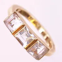 Ring med bergkristall, större nagg på 1 sten, slitage, Wiwen Nilsson, Nilsson Ab Wiwen 1963, bredd ca 2-5mm, stl: 16, 18K Vikt: 4 g
