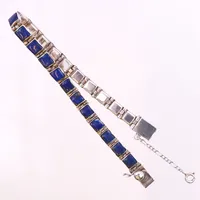 Armband med Lapis lazuli, längd ca 18cm, bredd ca 6mm, med säkerhetskedja,925/1000 silver Vikt: 14 g