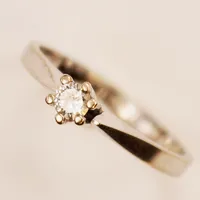 Ring, diamant 0,11ct enligt gravyr, Ø15½, bredd:4mm, 18K 1,9g.
