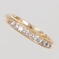 Ring, diamanter 9x ca 0,03ct totalt ca 0,27ctv enligt gravyr, stl 16½, bredd 3,2mm, år 1995, 18K Vikt: 3,1 g