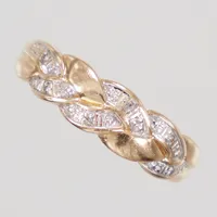 Ring, flätad dekor med 8/8slipade diamanter 6x ca 0,005ct, stl 19, bredd 1,7 - 6,2mm, gulguld GFAB 18K Vikt: 2,3 g