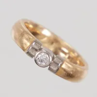 Ring, stl 16¼, diamant 1x ca 0,06ct, bredd 4mm, 18K Vikt: 6,1 g