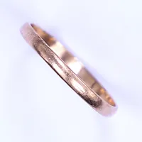 Ring, stl 19, bredd 2mm, skev, 14K Vikt: 1,3 g