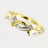 Ring, diamanter 3 x ca 0,005ct, stl 17¾, bredd 1,5-5,5mm, vit/gulguld, GHA, 18K.  Vikt: 2,4 g