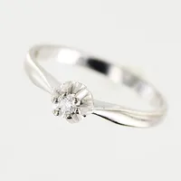 Ring, diamant, 0,04ct, stl 15¾, bredd 2-4mm, 18K Vikt: 2 g