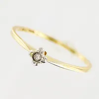 Ring, diamant ca 0,005ct, 8/8slipad, stl 18¼, bredd 1-4mm, 18K Vikt: 1,3 g