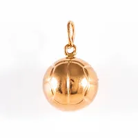 Berlock "boll" i 18K guld. Den är Ø 10 mm och väger 0,9g. Ojämnheter.
