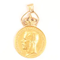 Medalj, längd 48mm inkl ögla, Ø27,5mm, Gustaf V Sveriges Göt o Vend Konung, gravyr, 23K, krona i 18K, bruttovikt: 20,1g Vikt: 20,1 g