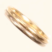 Ring, tvåtonade, stl 17½, bredd ca 3,5mm, repig, 18K Vikt: 3 g