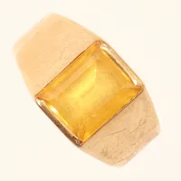 Ring med gul sten, stl 17¾, bredd ca 3-10mm, repig, något skev, Ceson Guldvaru Ab , ca år 1964, 18K Vikt: 4,1 g