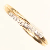 Ring med diamanter 13 x ca 0,005ct, Guldfynd, stl 20, bredd ca 1,2-3mm, 18K Vikt: 1,7 g