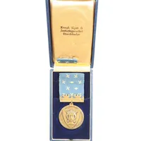 Medalj För trohet och nit i Stockholms stads tjänst, Ø35mm, spänne på tygband, gravyr, etui, silver, bruttovikt: 22,15g Vikt: 28,3 g